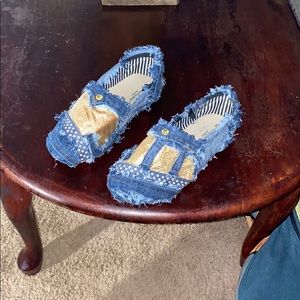 Goldie 💛💛💛penny’s customized shoes